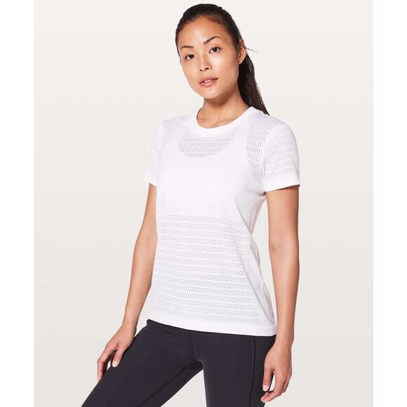 Lululemon Breeze By Short Sleeve Squad Size 8 White Top Active Athleisure W3AWQS - Picture 2 of 11